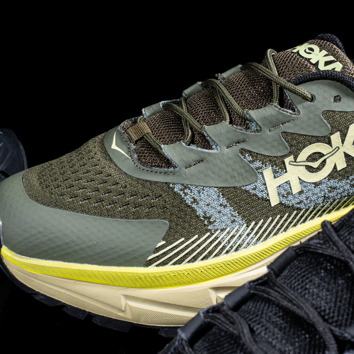 Men Trail Grip Performance Sneakers