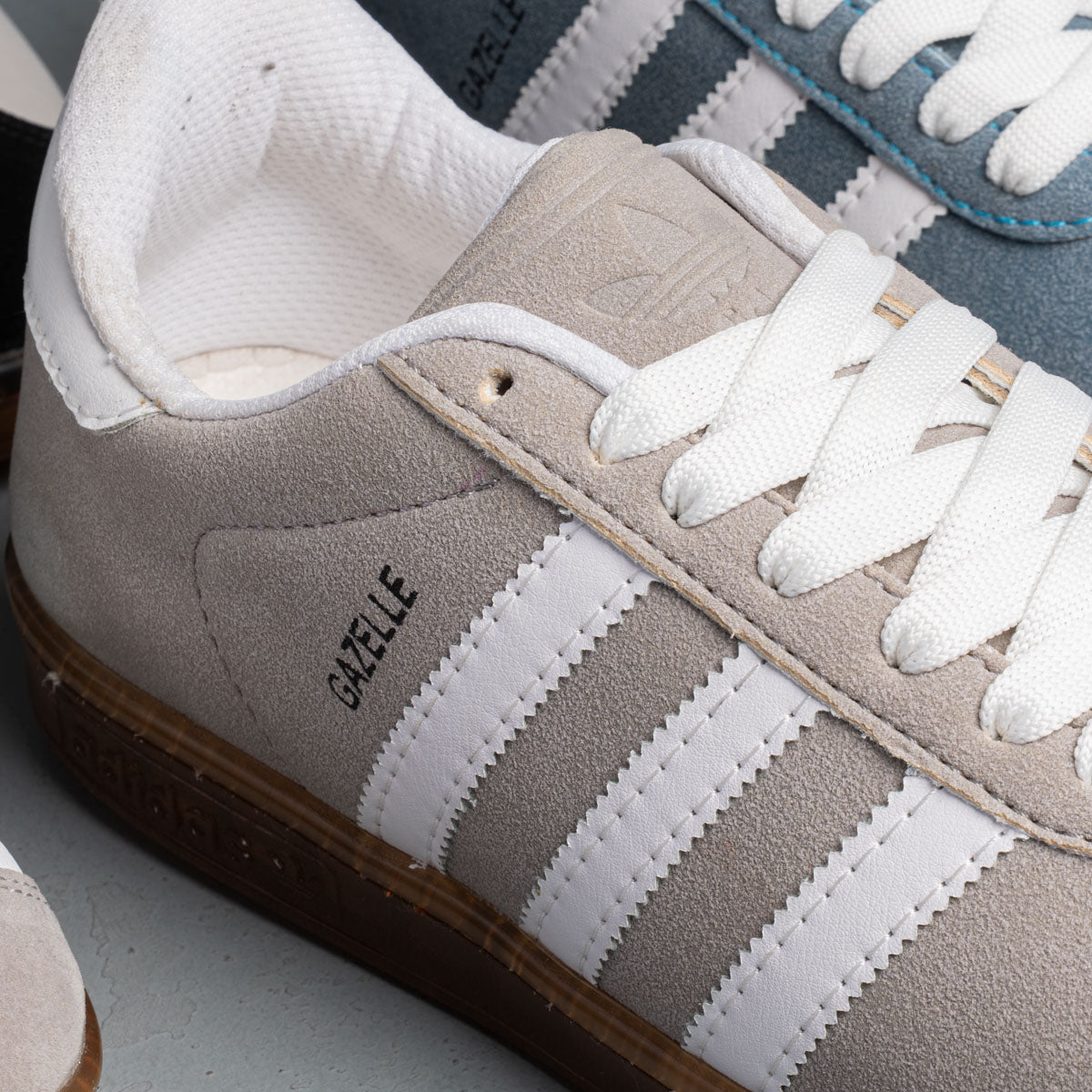 Men Retro Suede Everyday Casual Sneakers