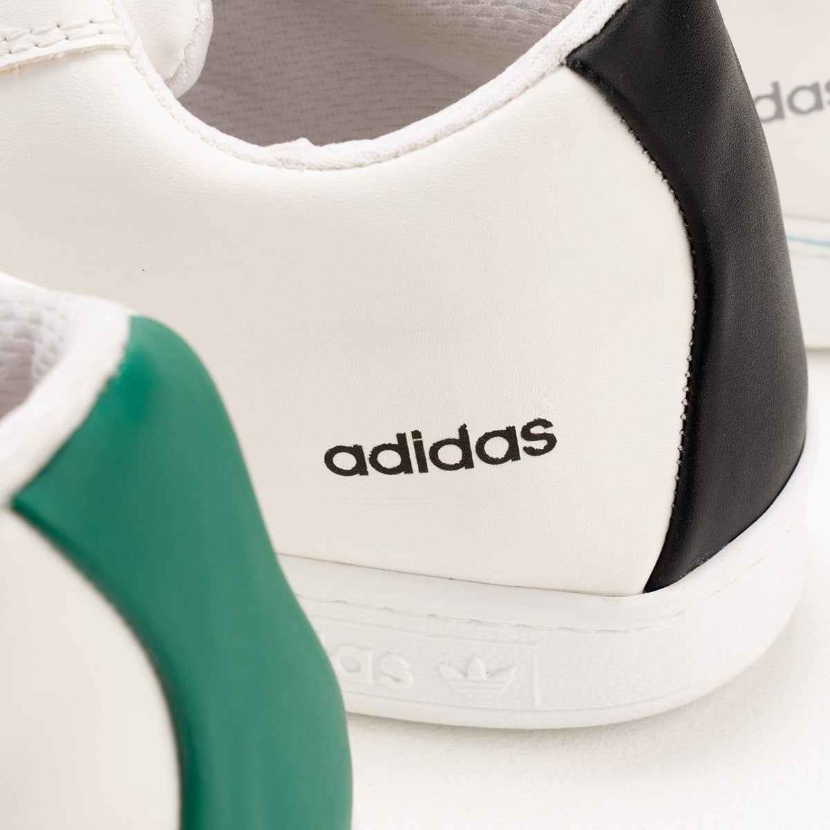 Men Classic Leather Casual Sneakers