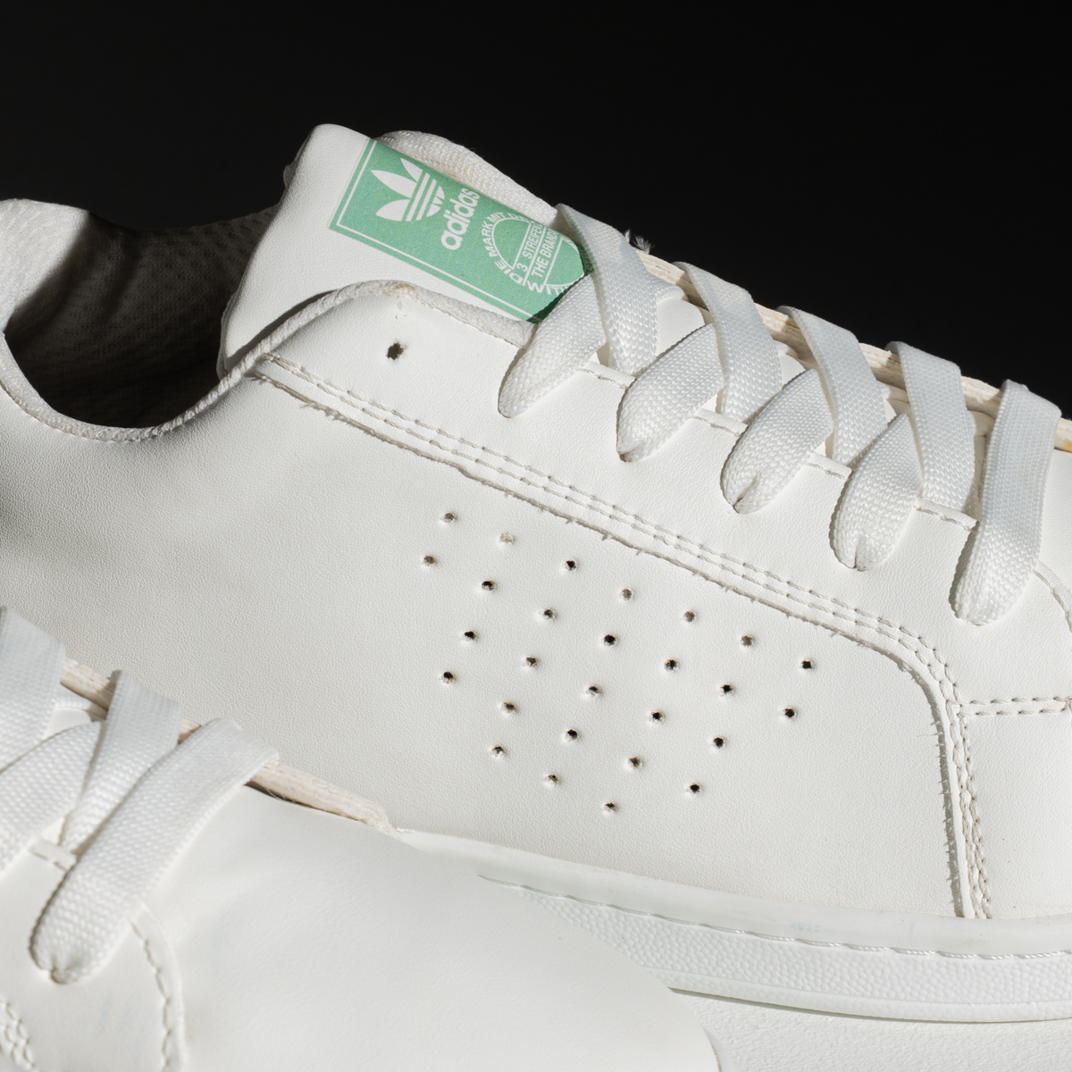 Men Classic Leather Casual Sneakers