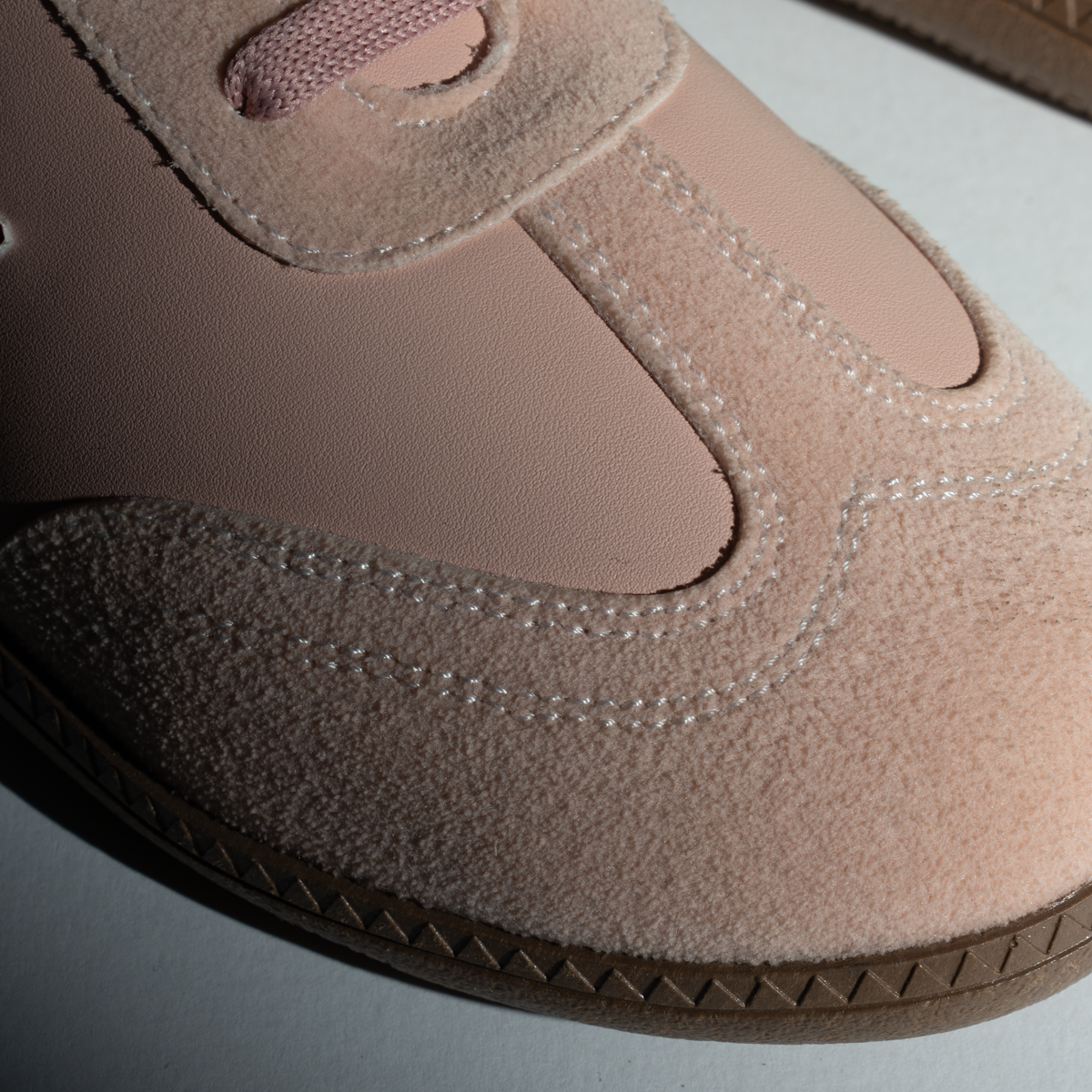 Women's Soft Presence Sneakers